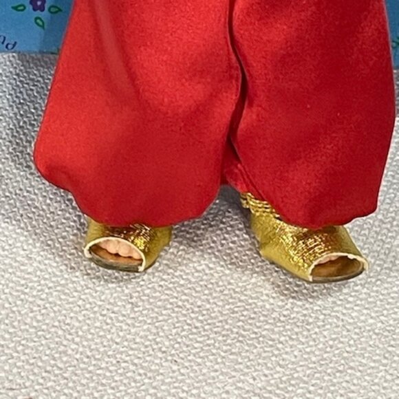 Madame Alexander restrung 8" Algeria doll. - Picture 4 of 7